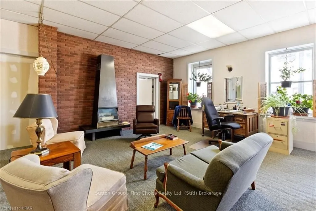 95 QUEEN Street E