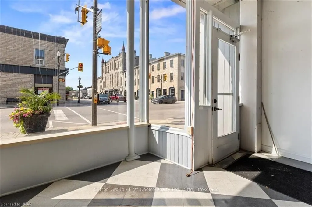 95 QUEEN Street E