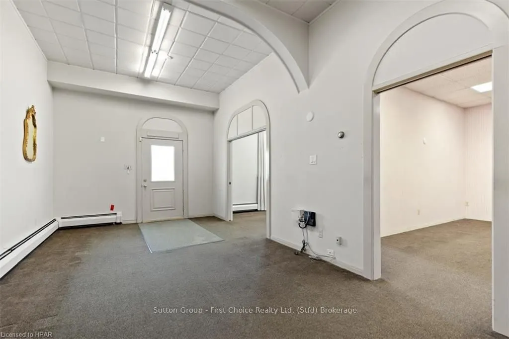 95 QUEEN Street E