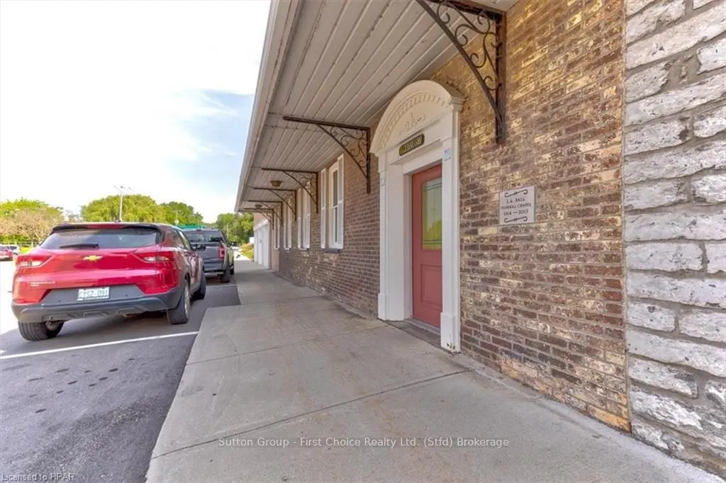 95 QUEEN Street E