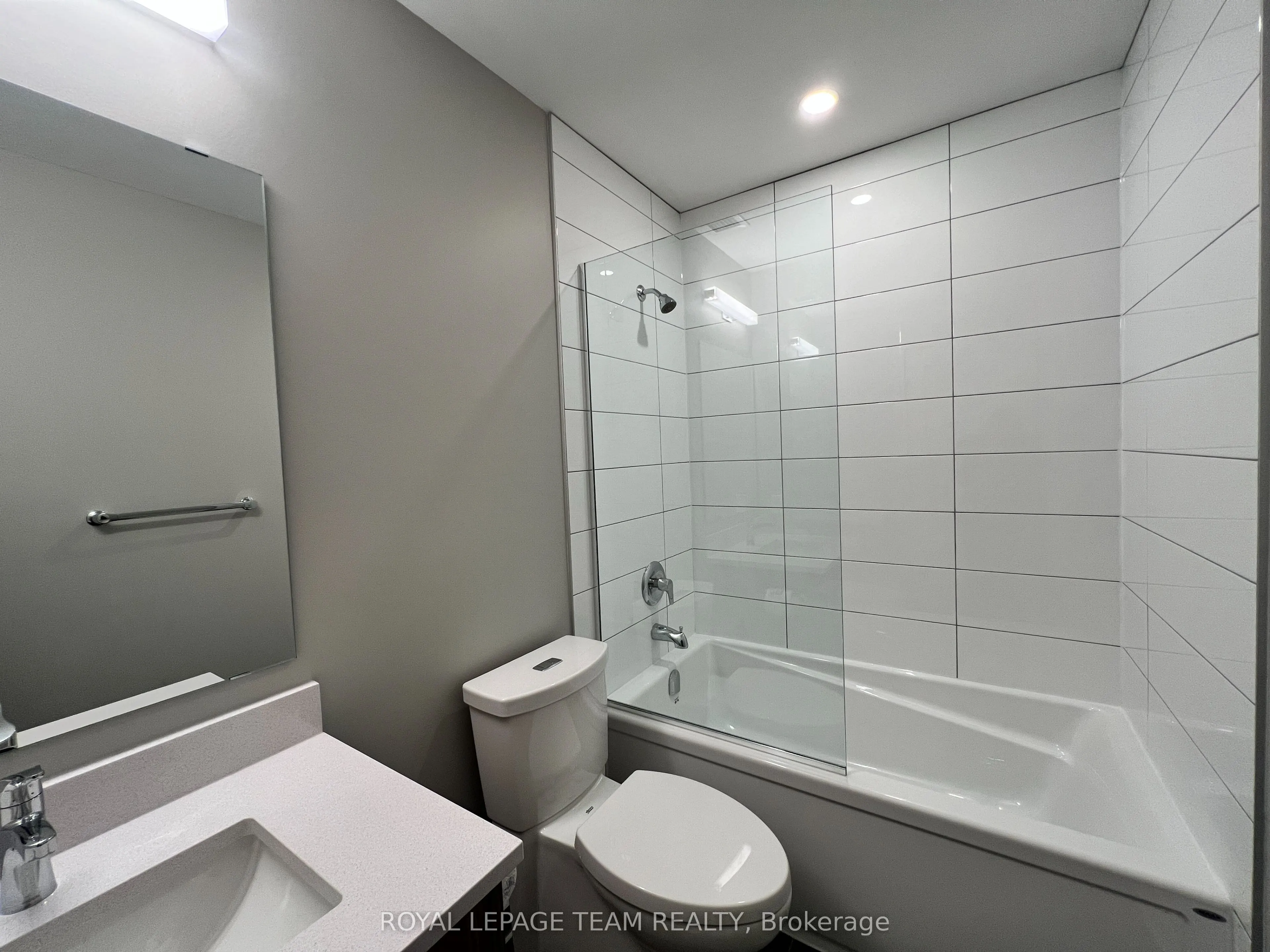 360 DESCHATELETS Avenue, #303