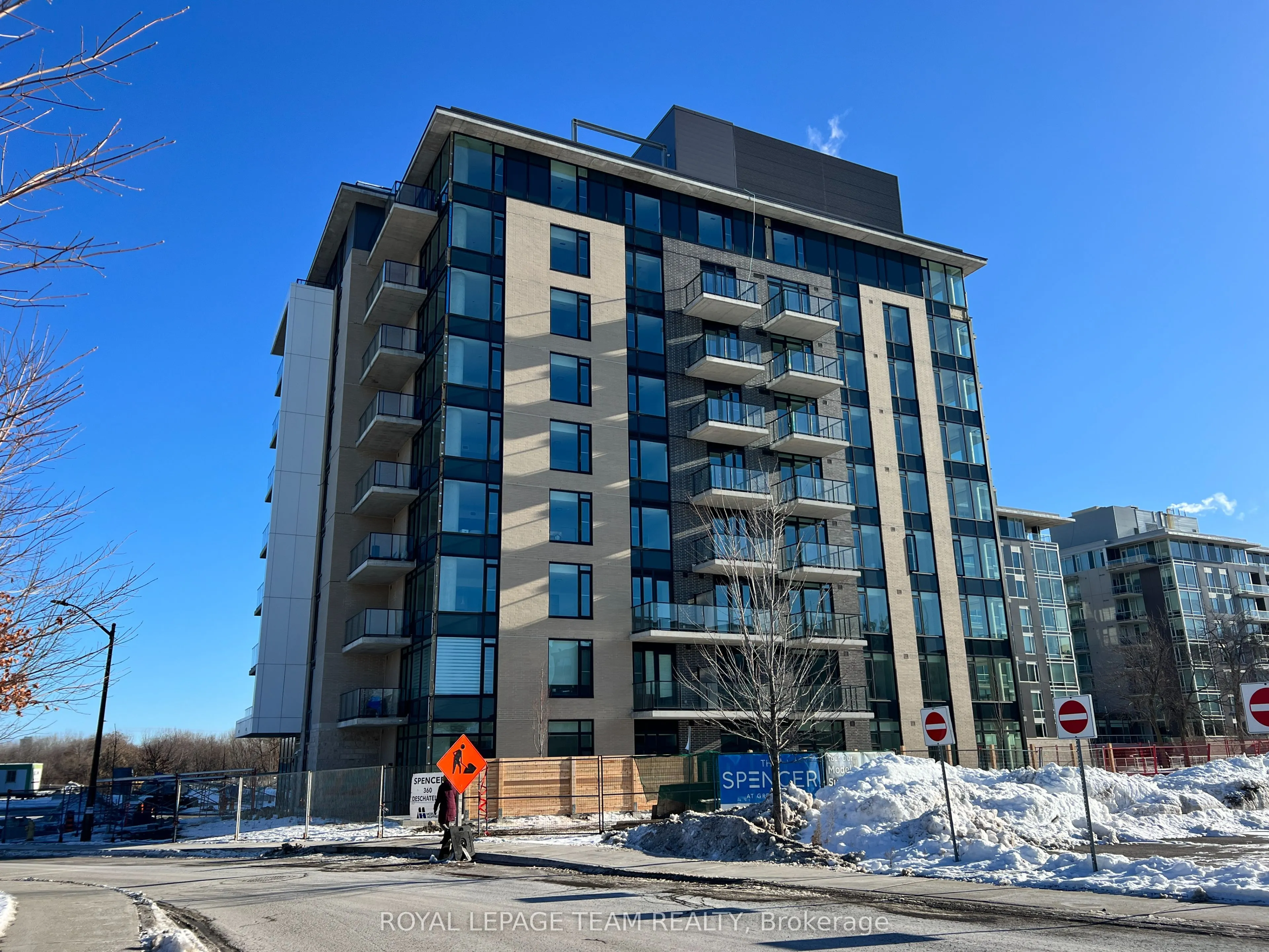 360 DESCHATELETS Avenue, #303