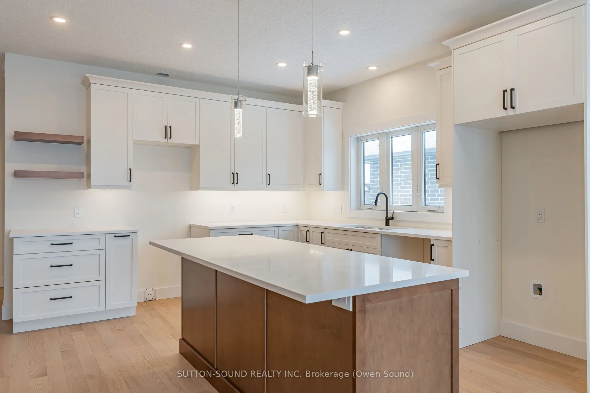 325 6TH Avenue W