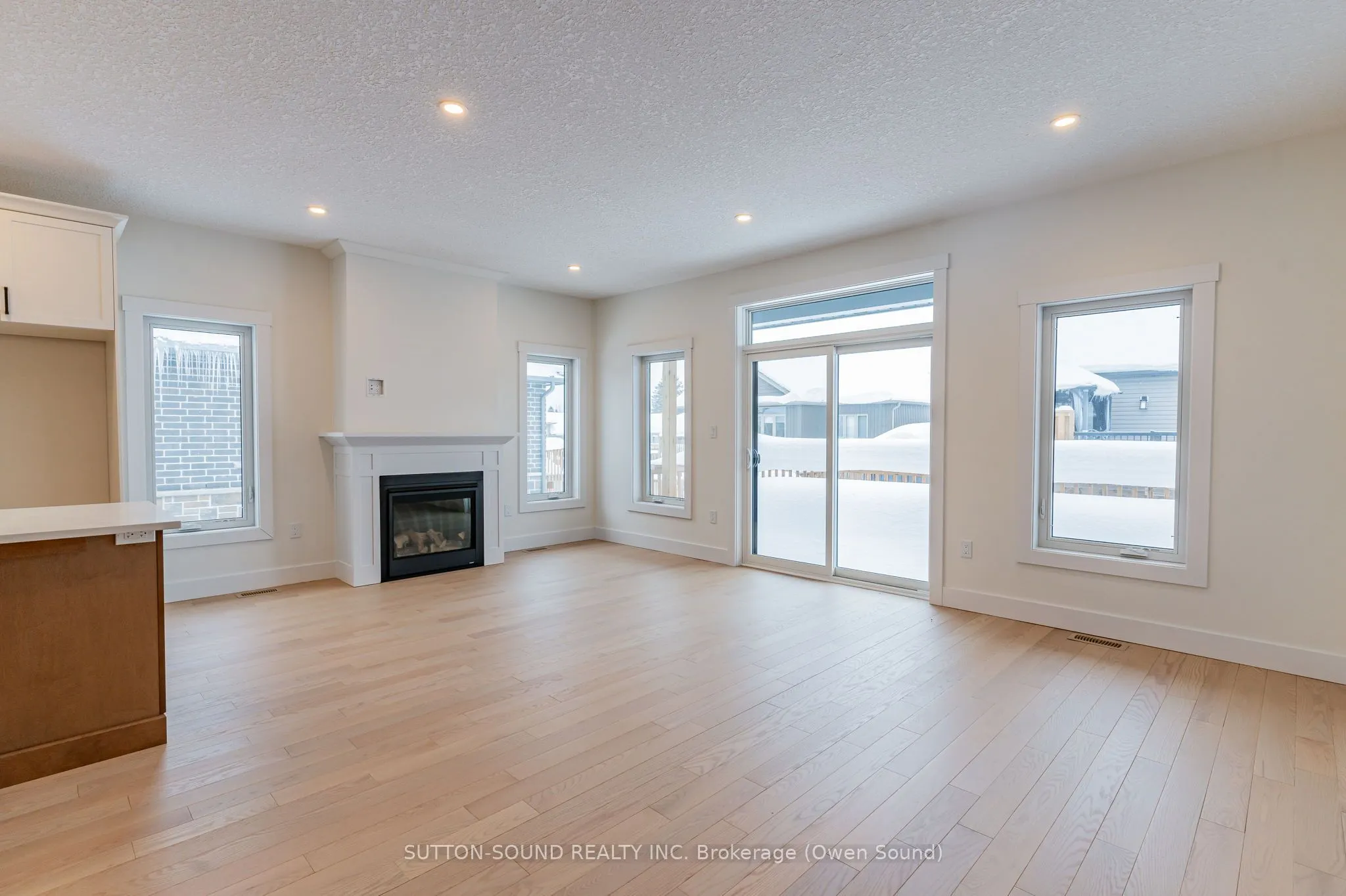 325 6TH Avenue W
