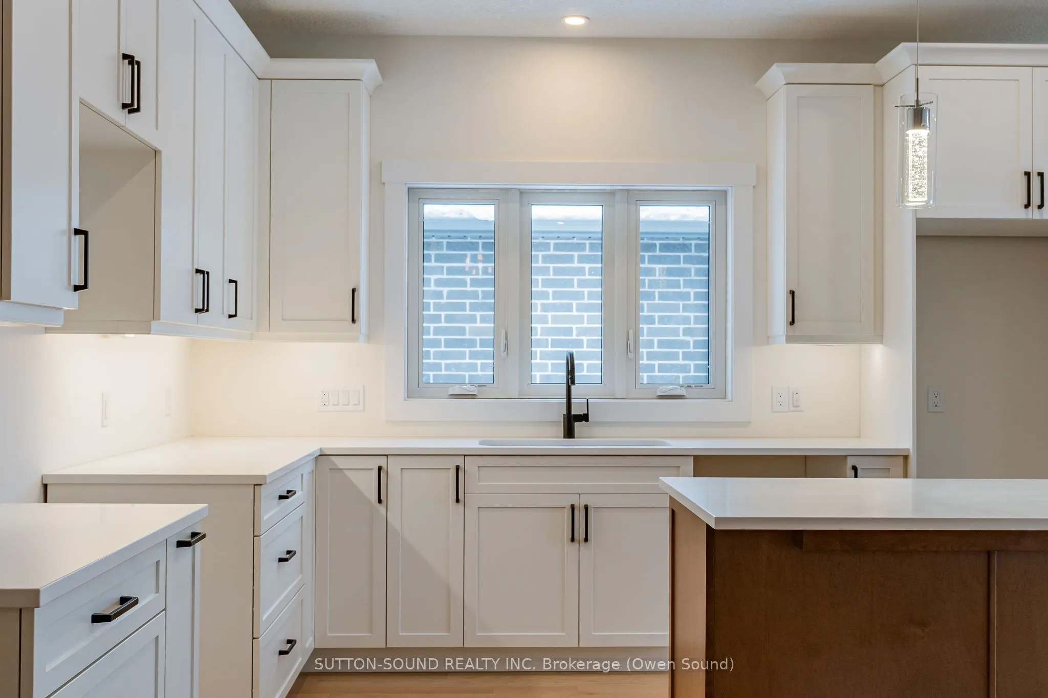 325 6TH Avenue W