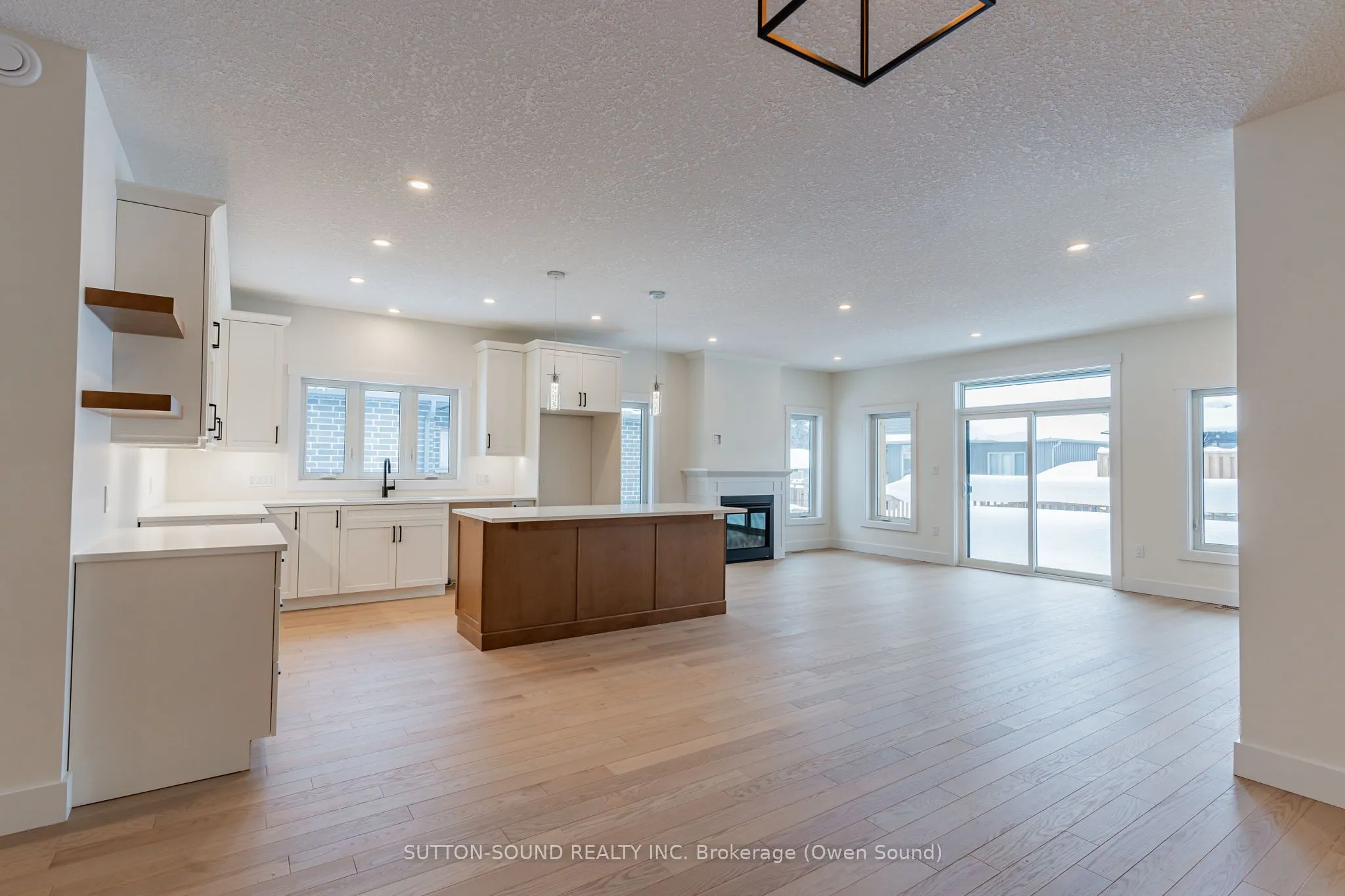 325 6TH Avenue W