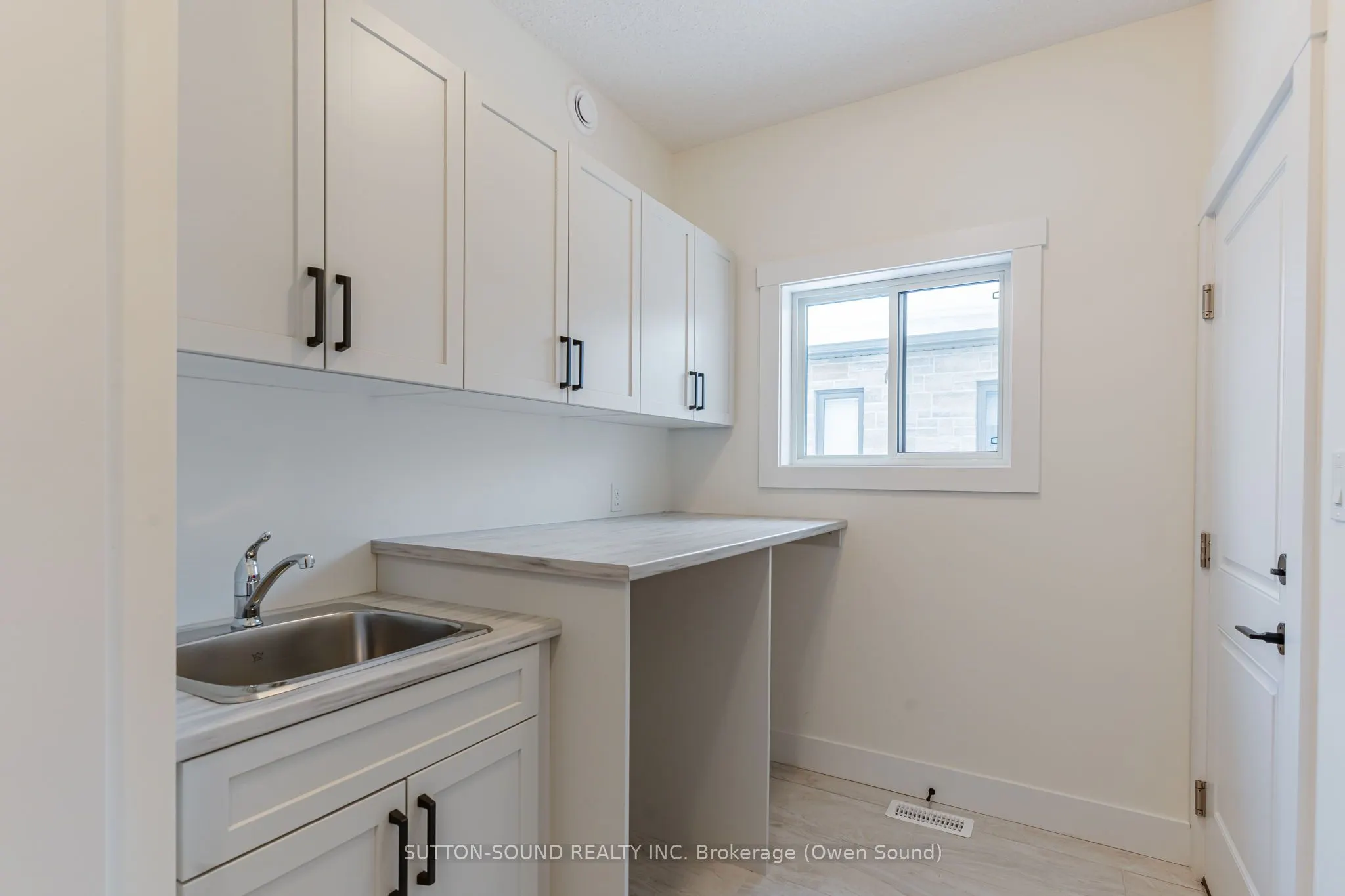 325 6TH Avenue W