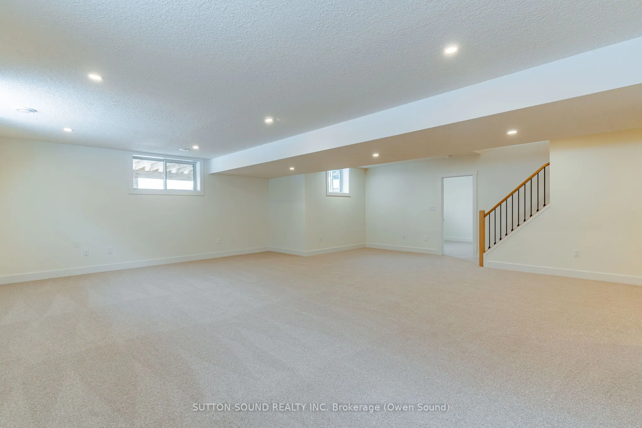 325 6TH Avenue W
