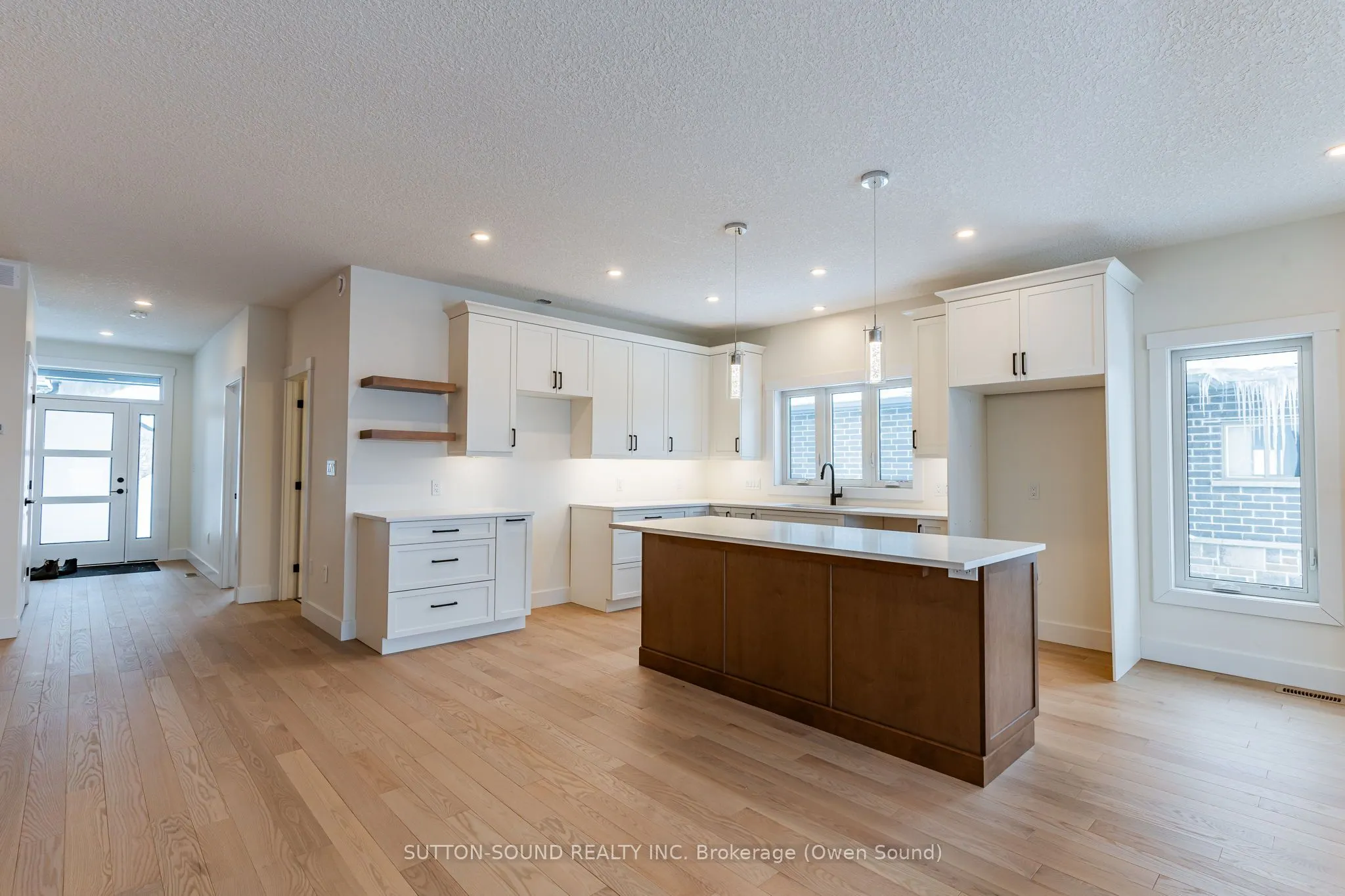 325 6TH Avenue W