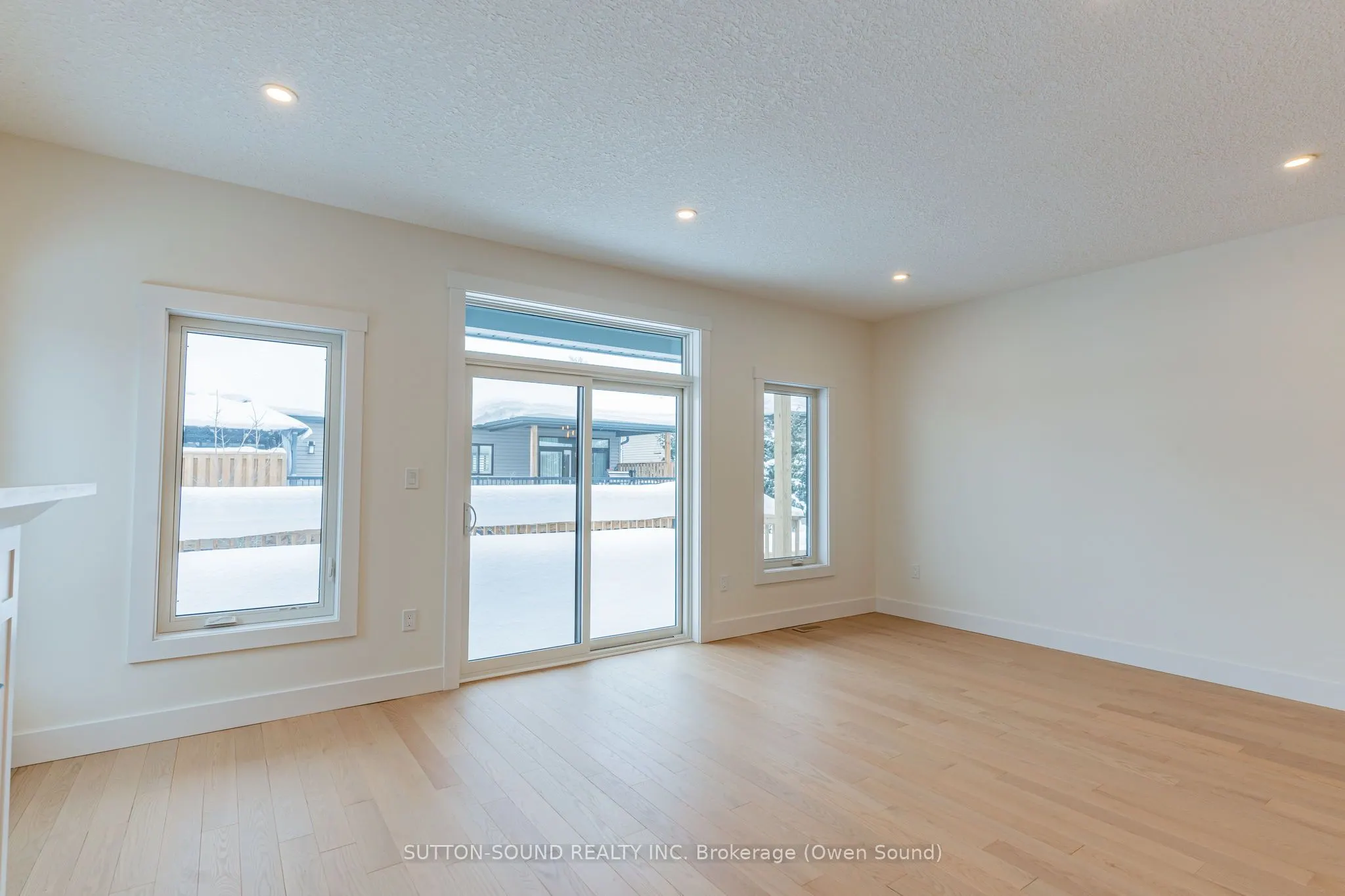 325 6TH Avenue W