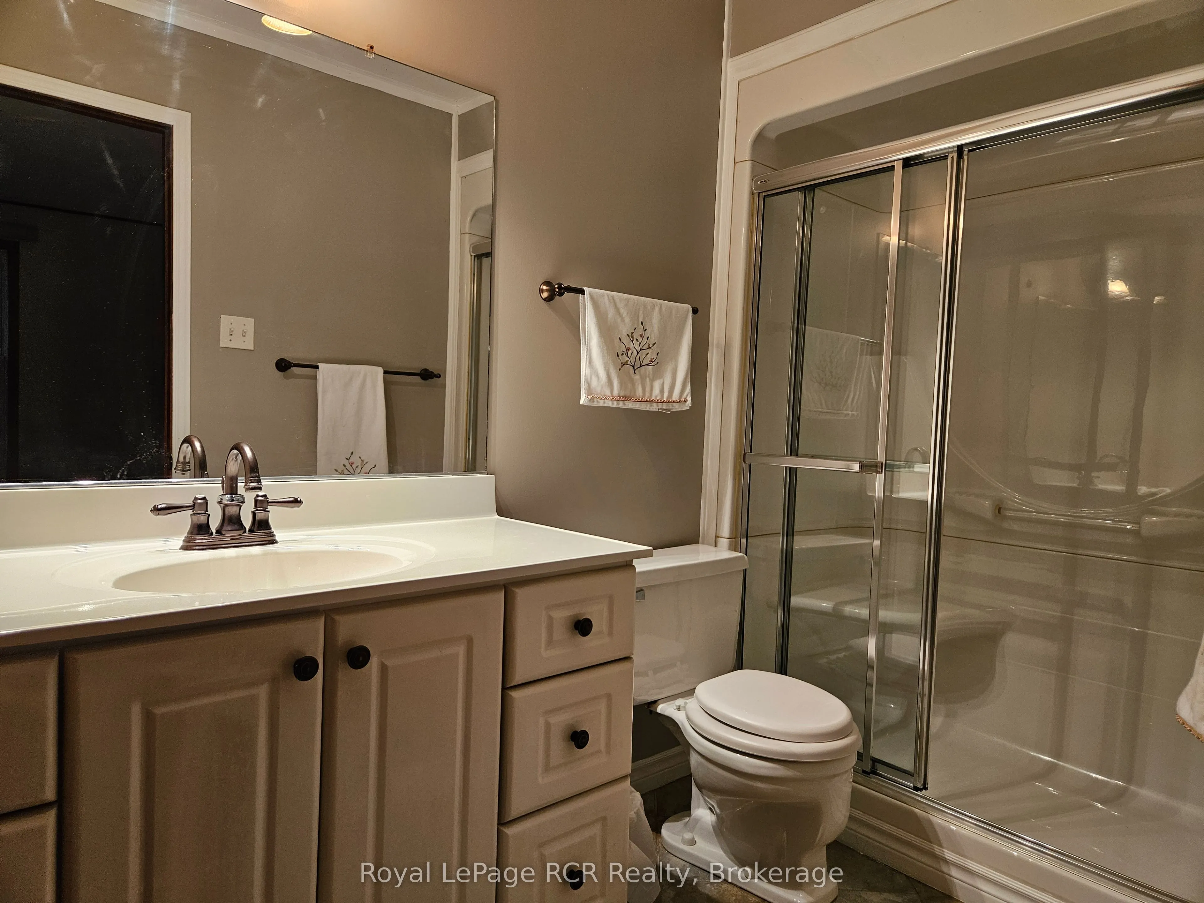 886 16th Street W