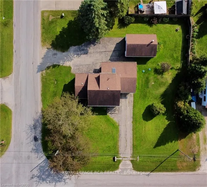 886 16th Street W