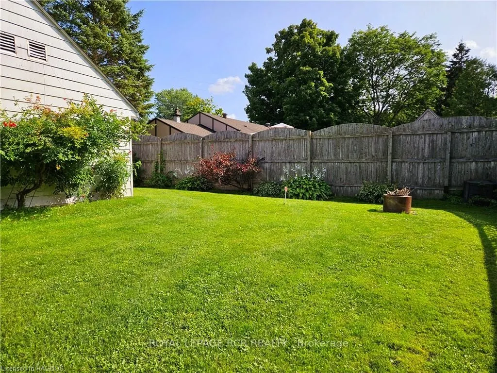 886 16th Street W