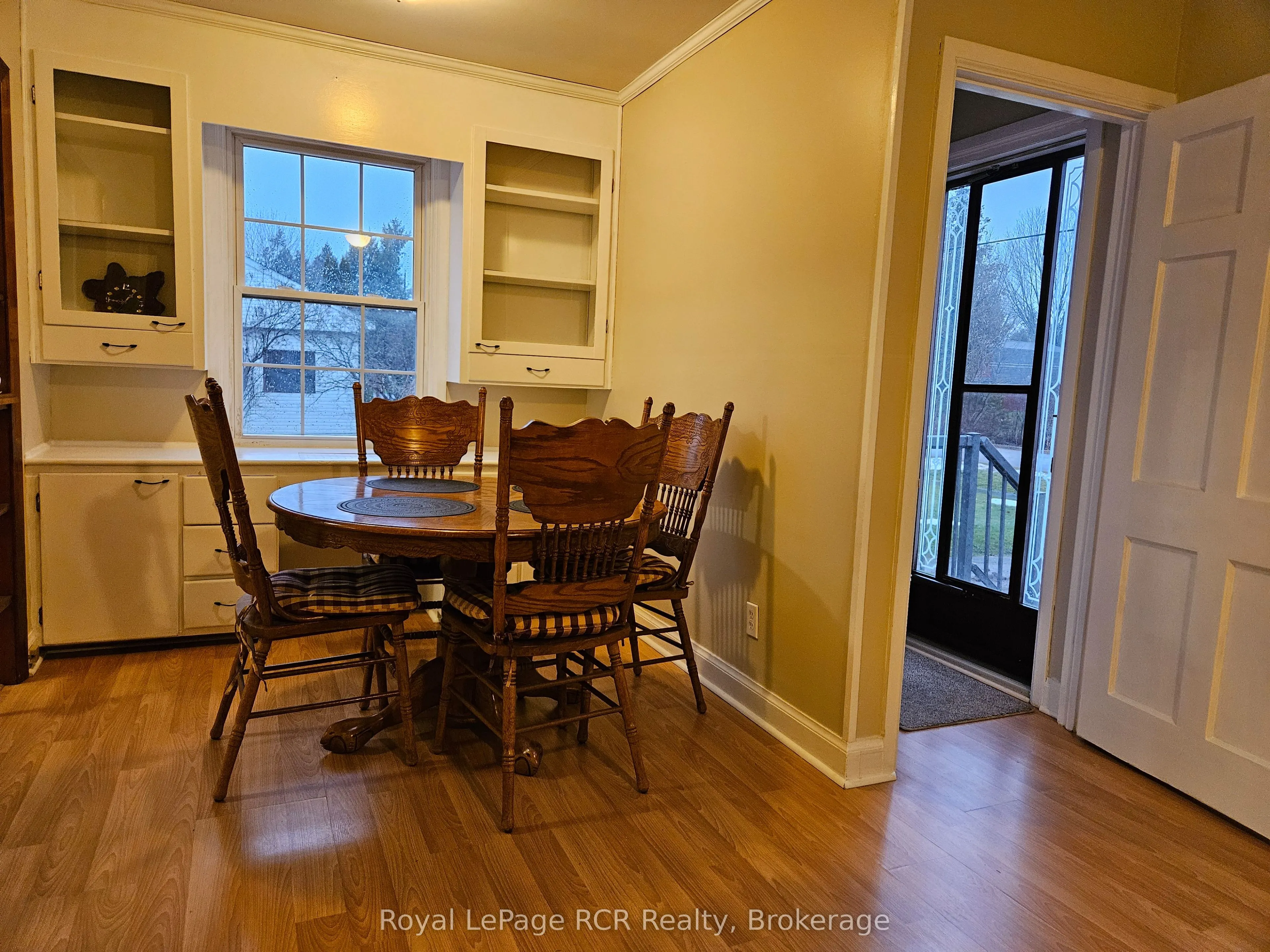 886 16th Street W