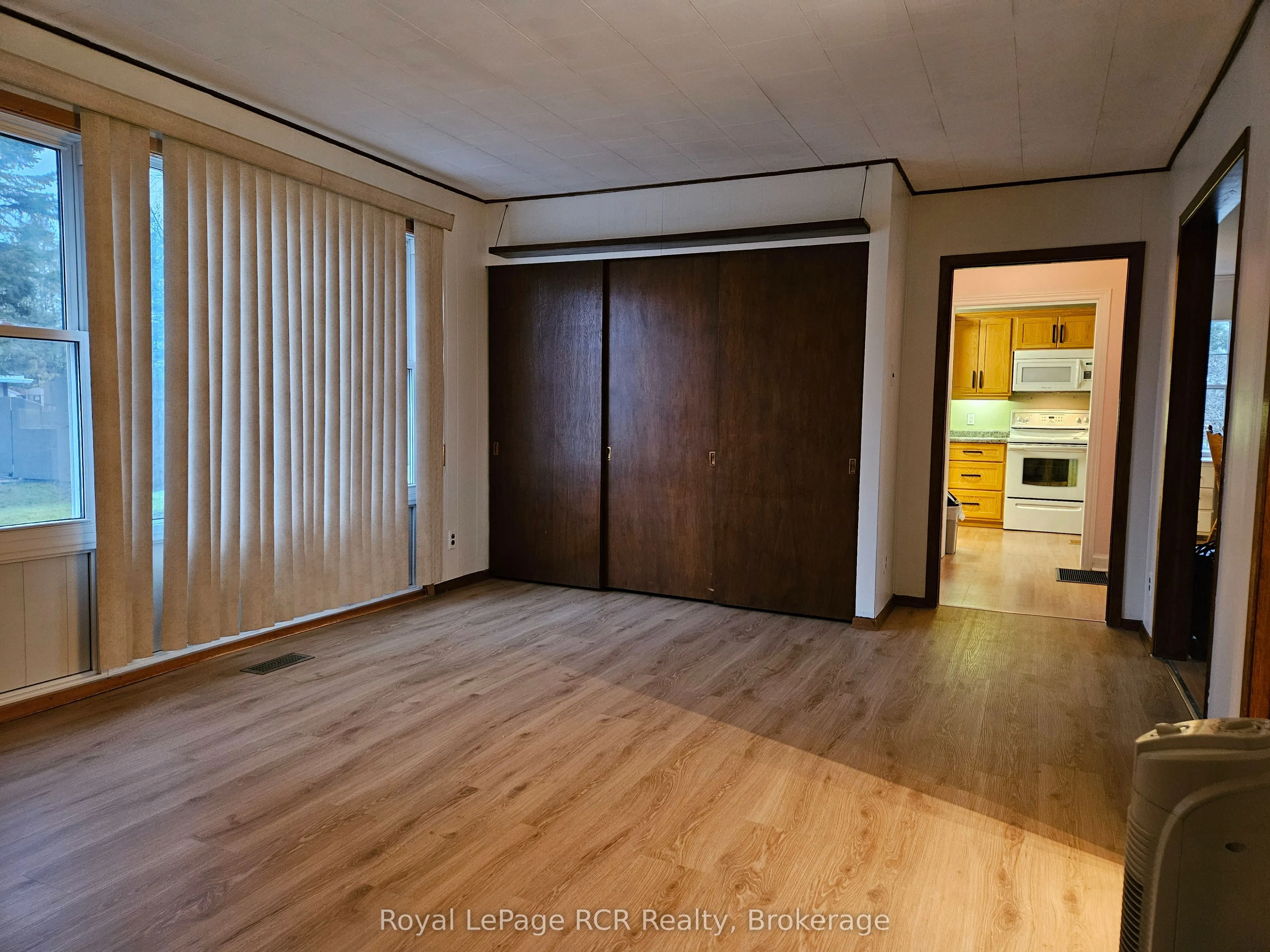 886 16th Street W