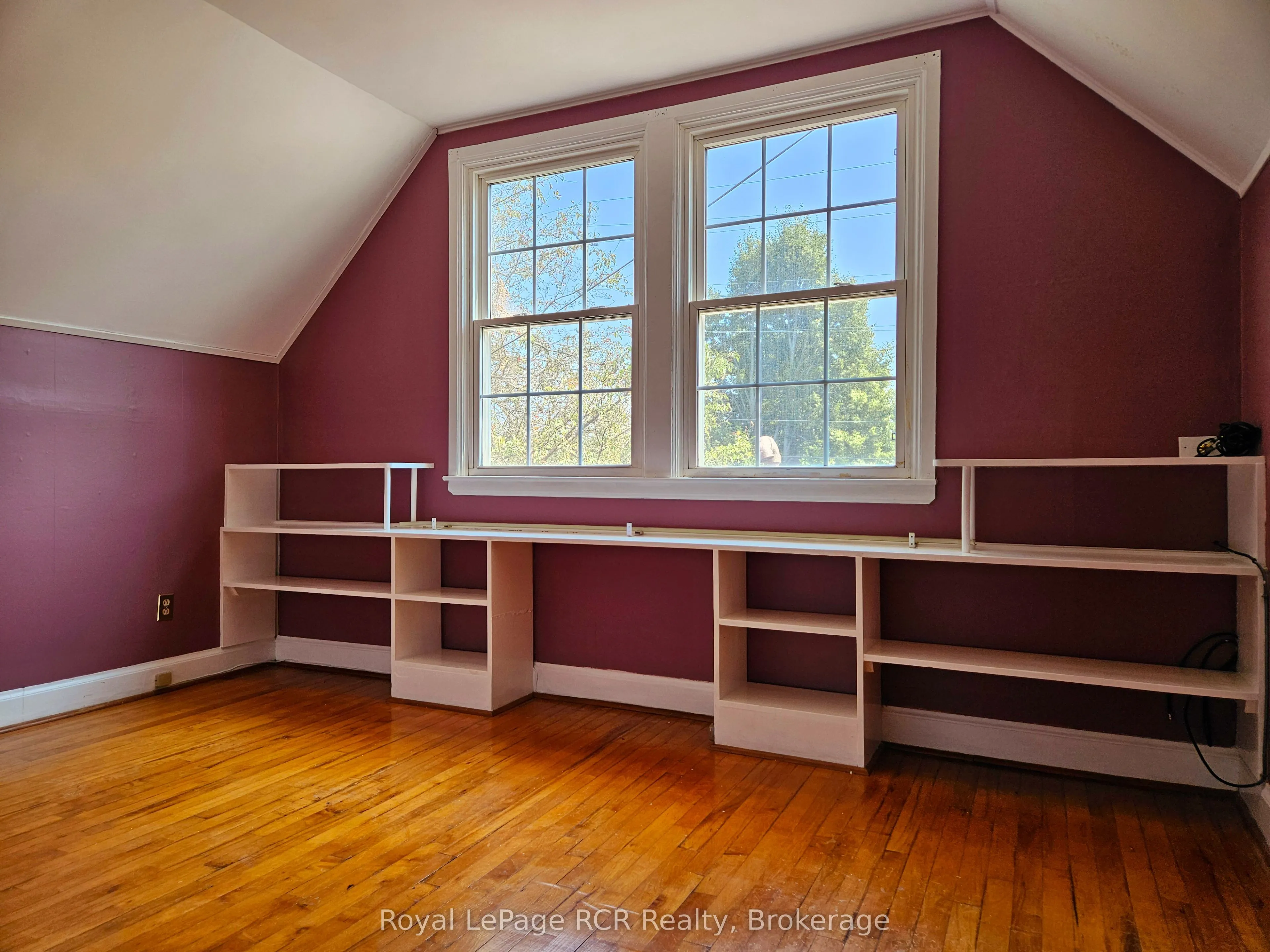 886 16th Street W