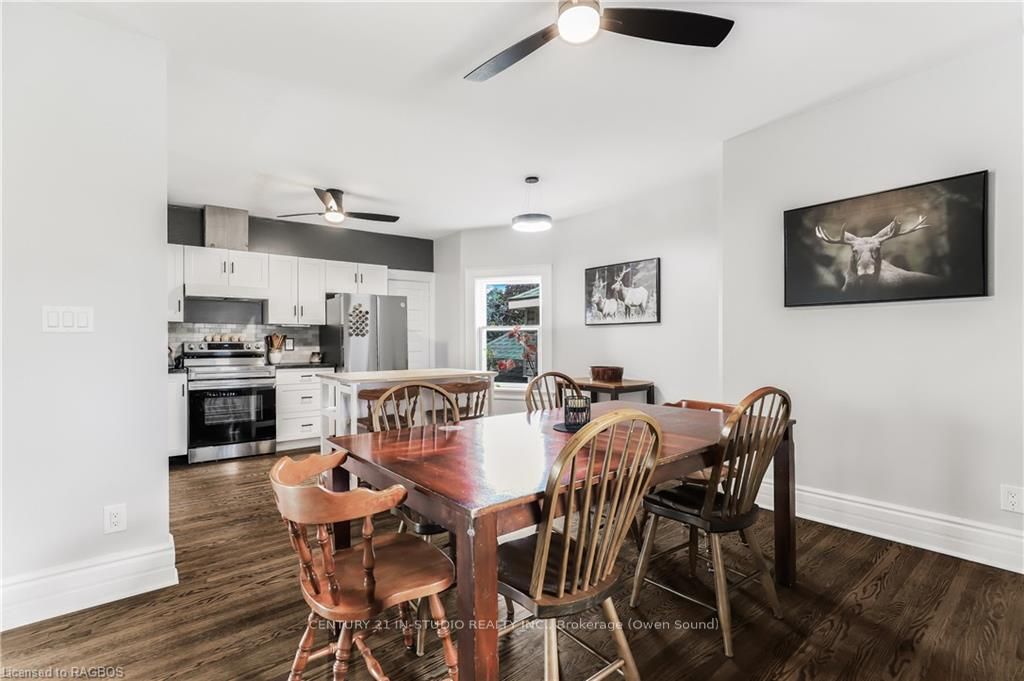 446 9TH Street E
