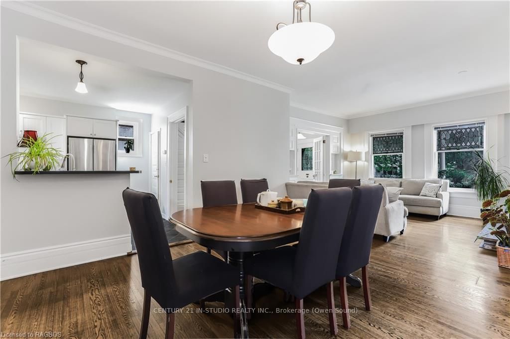 446 9TH Street E