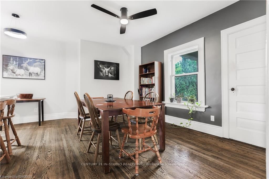 446 9TH Street E