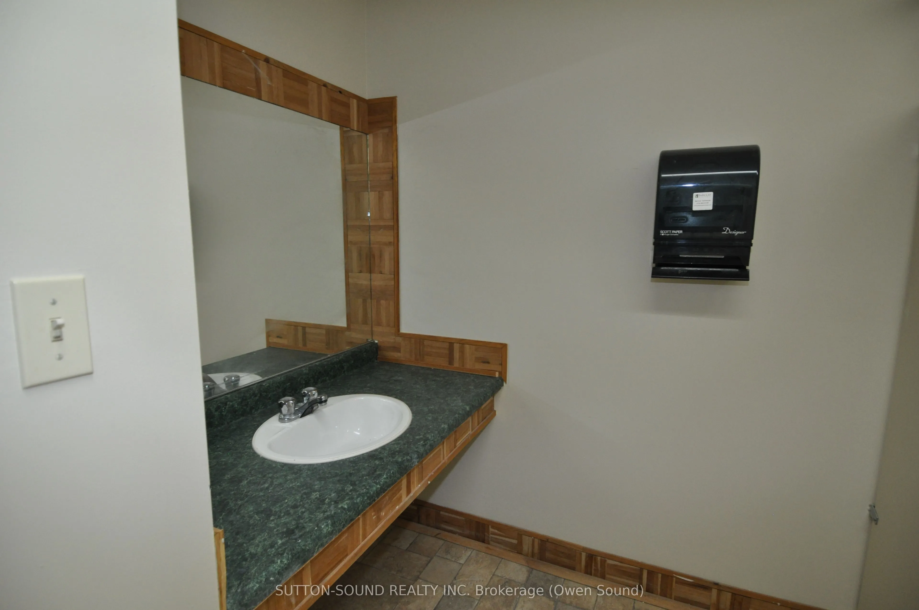 232 8TH Street E