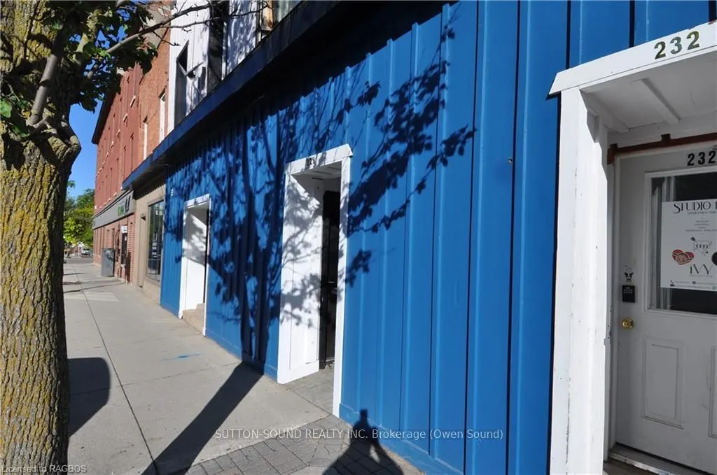 232 8TH Street E