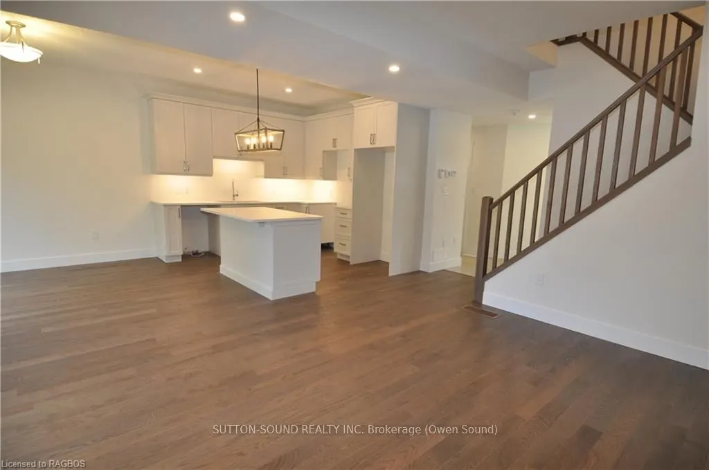 642 8TH Street W