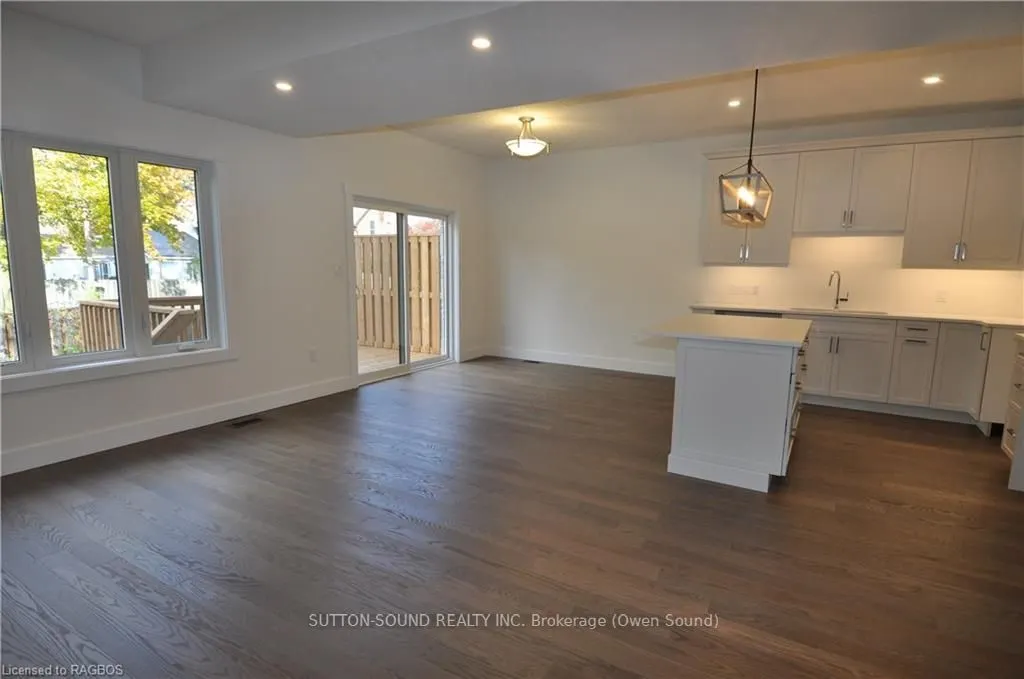 642 8TH Street W