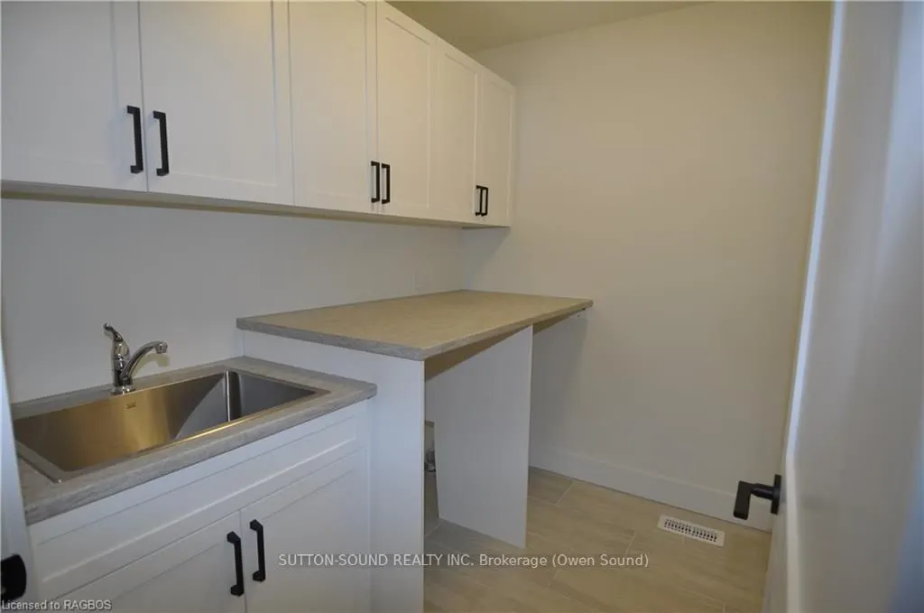 642 8TH Street W