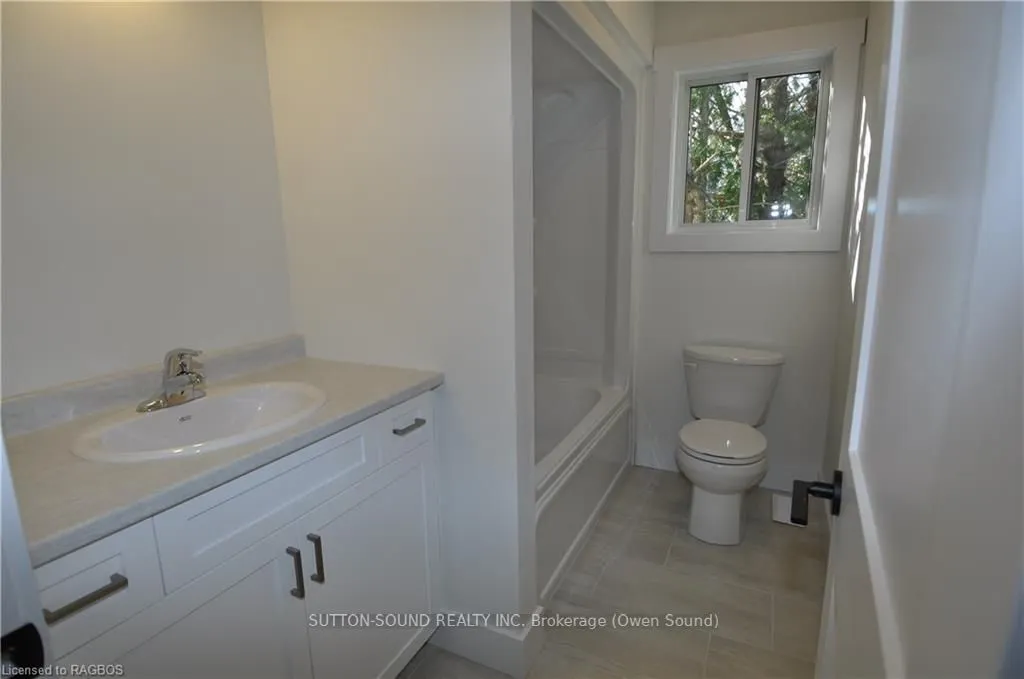 642 8TH Street W