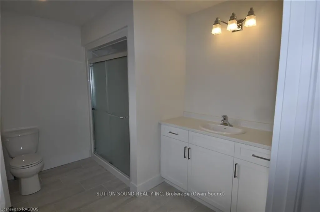 642 8TH Street W