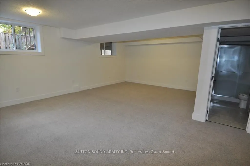 642 8TH Street W