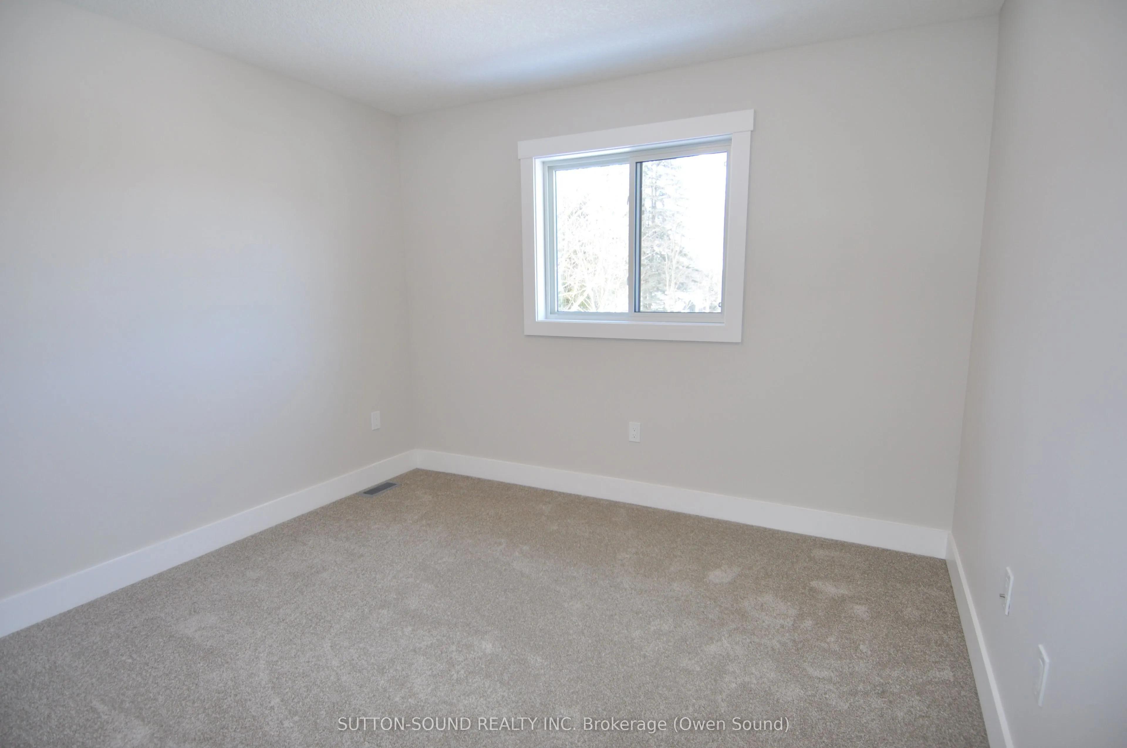 622 8TH Street W