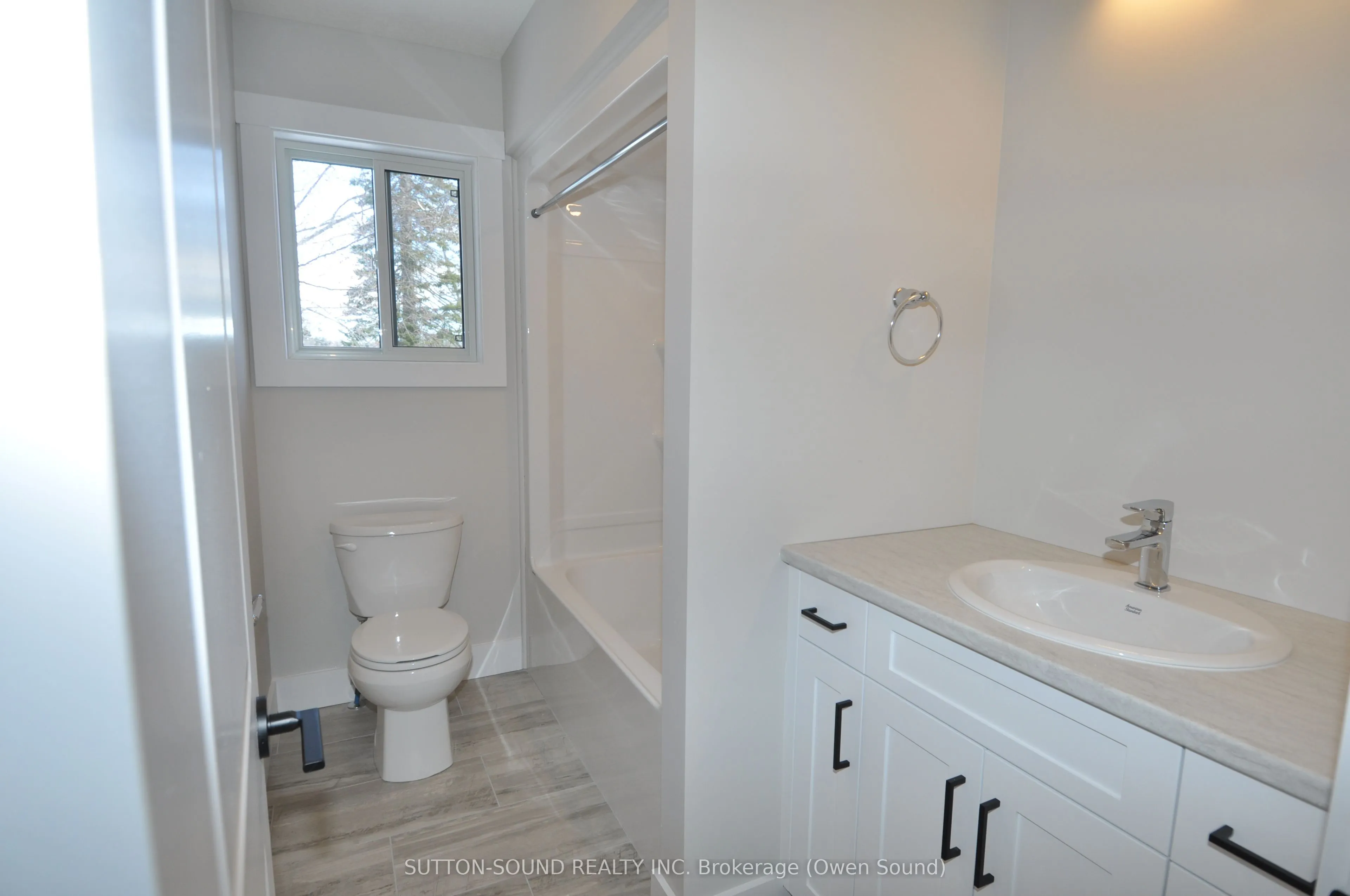 622 8TH Street W