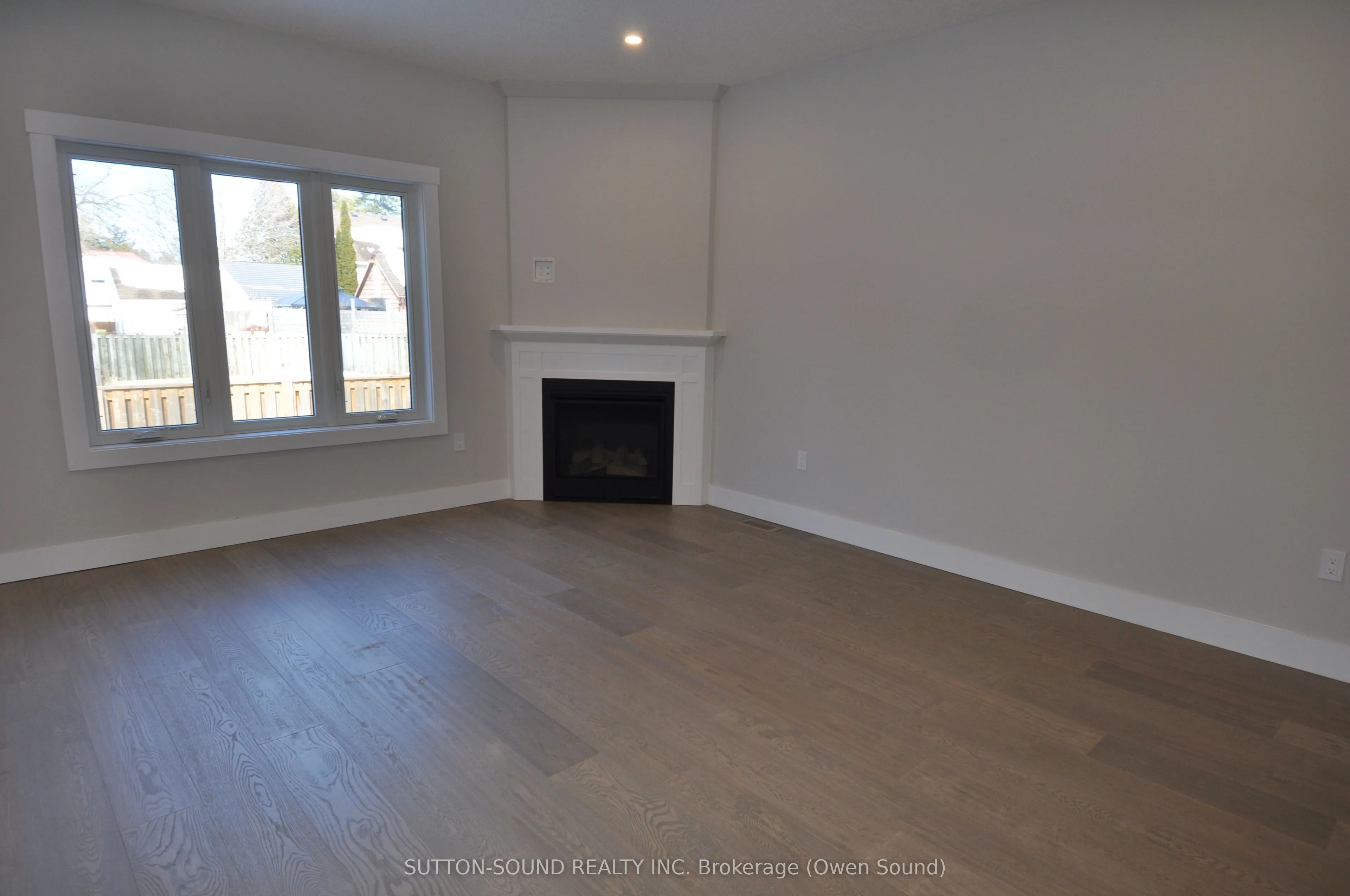 622 8TH Street W