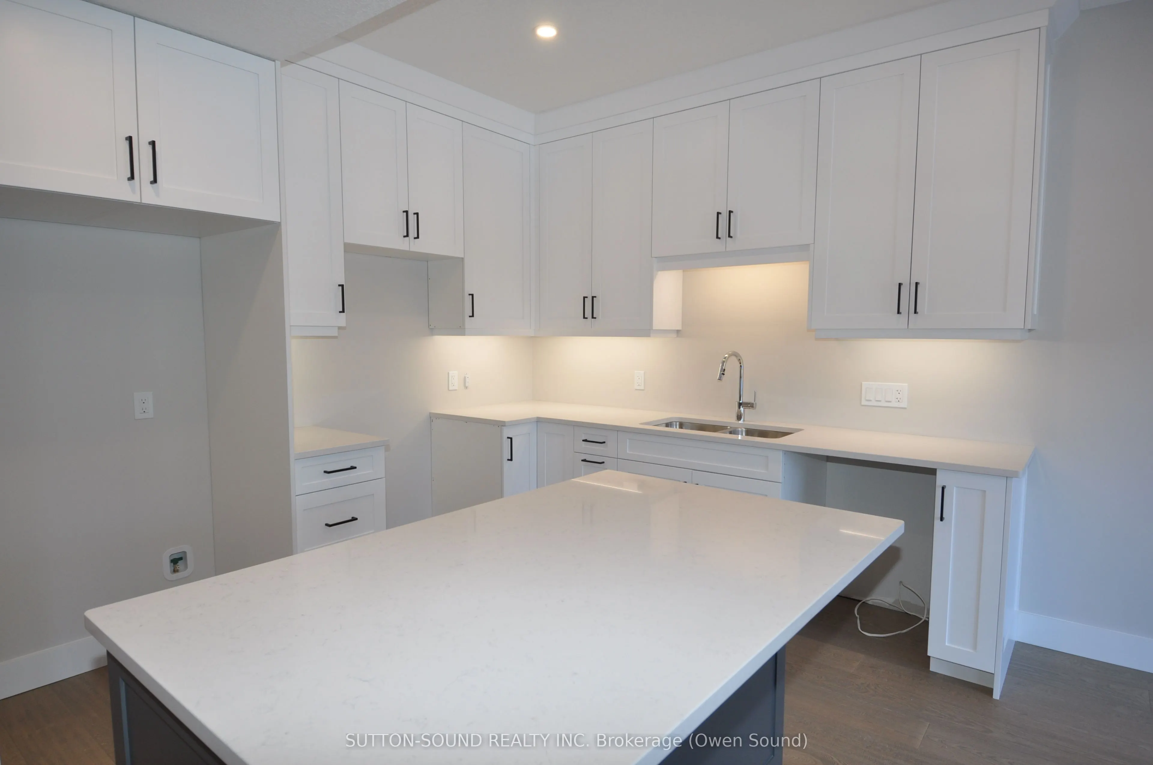 622 8TH Street W