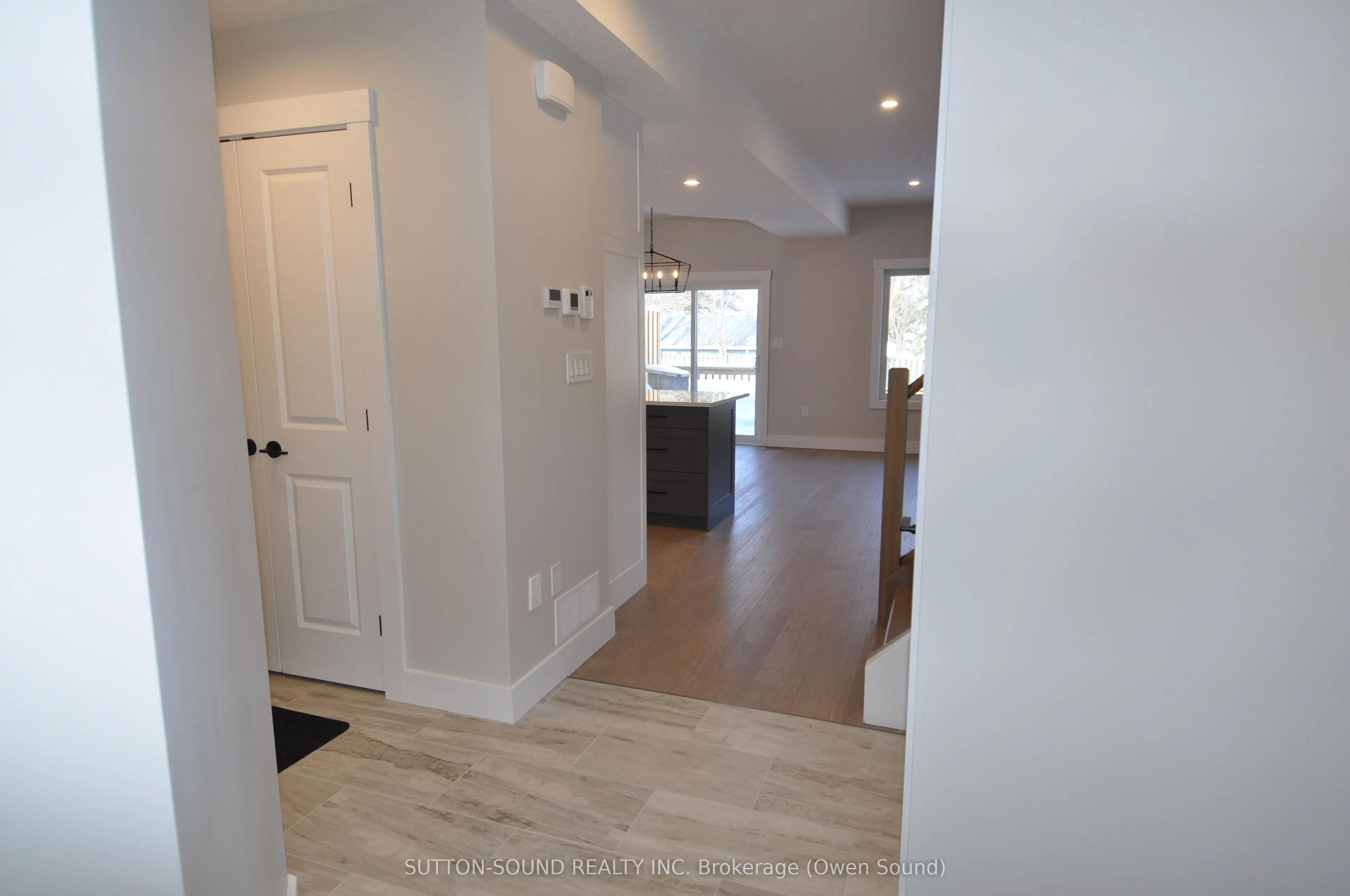622 8TH Street W