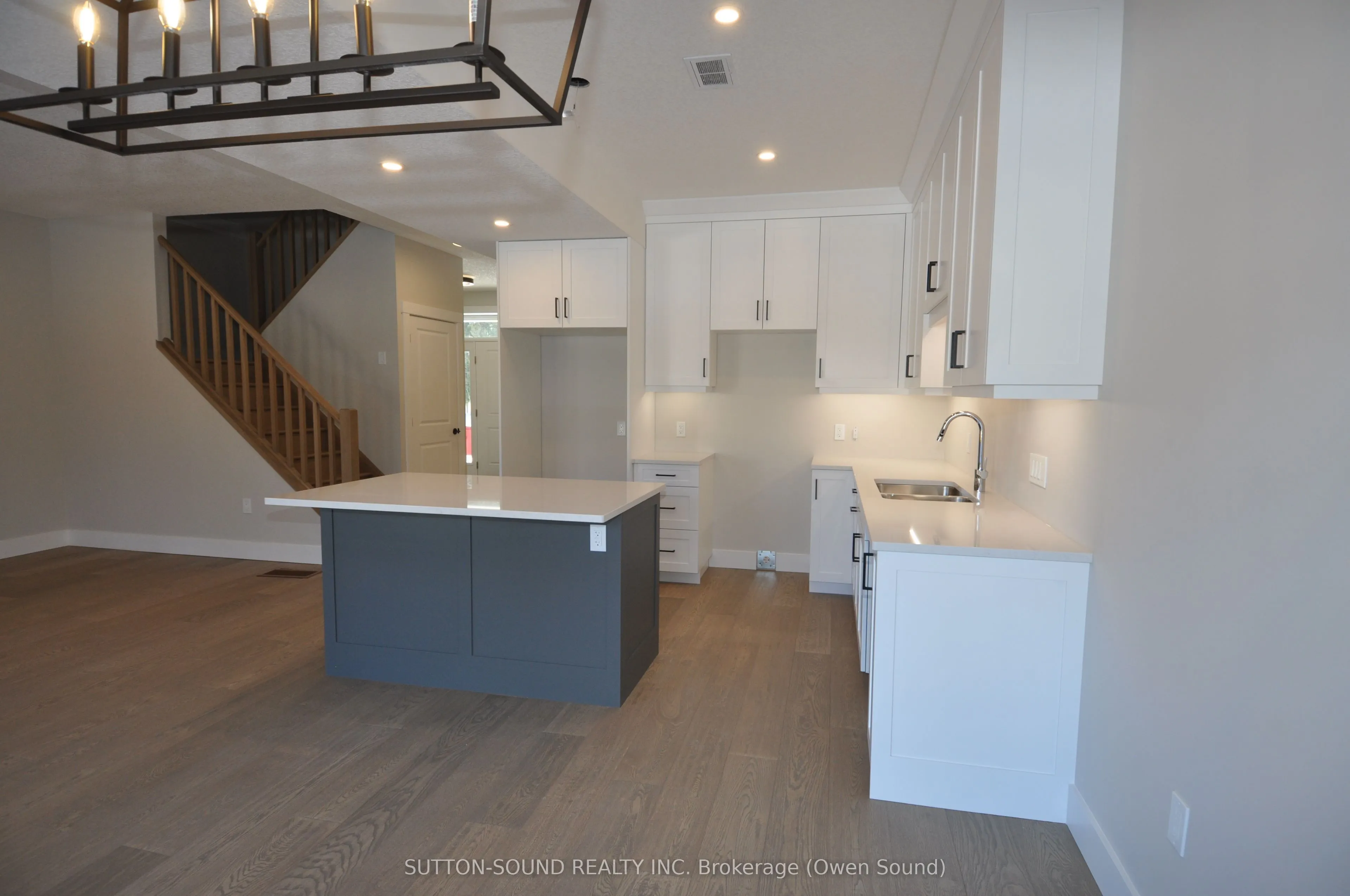 622 8TH Street W