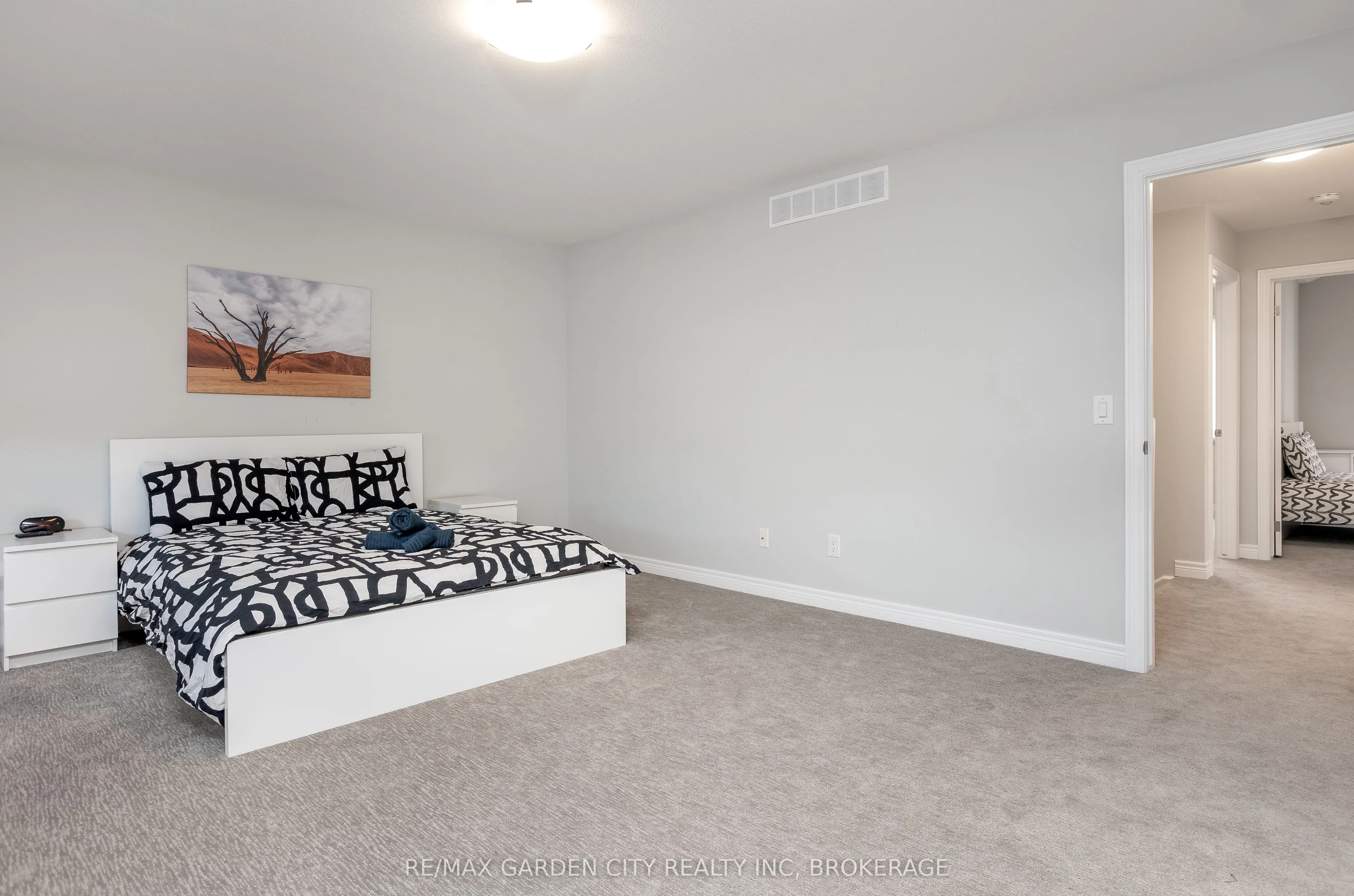 33 Bounty Avenue