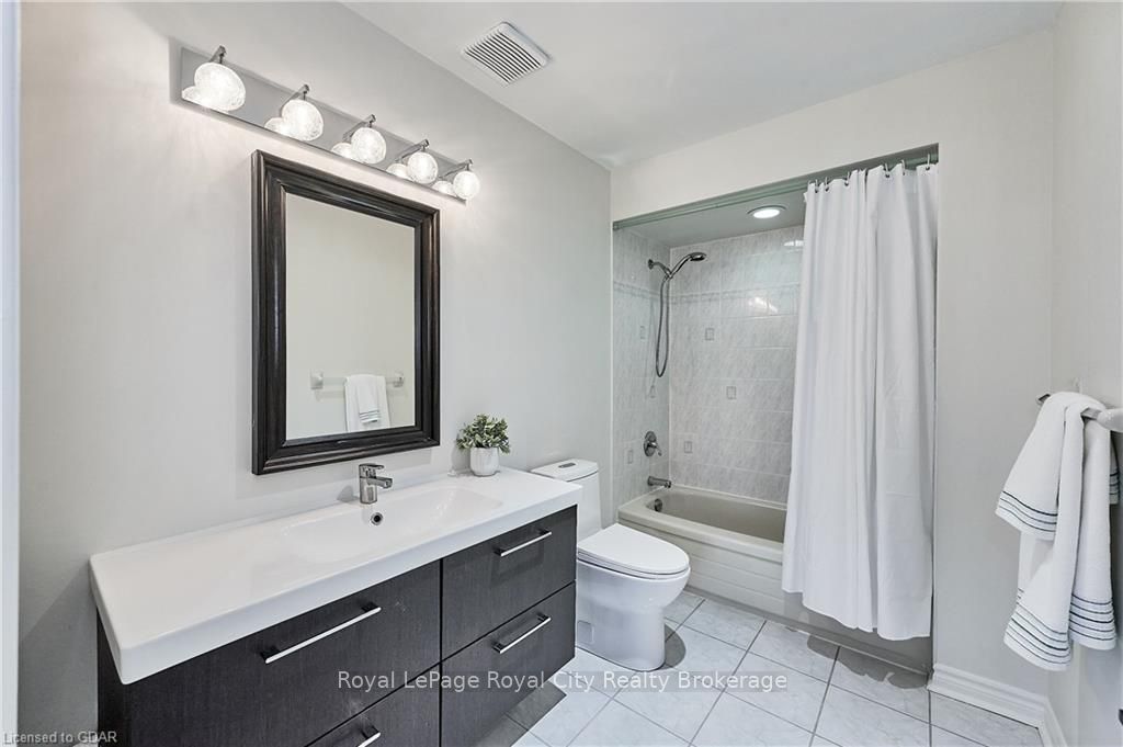 25 MANOR PARK Crescent #7