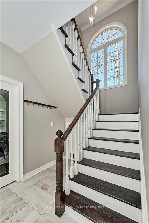 25 MANOR PARK Crescent #7