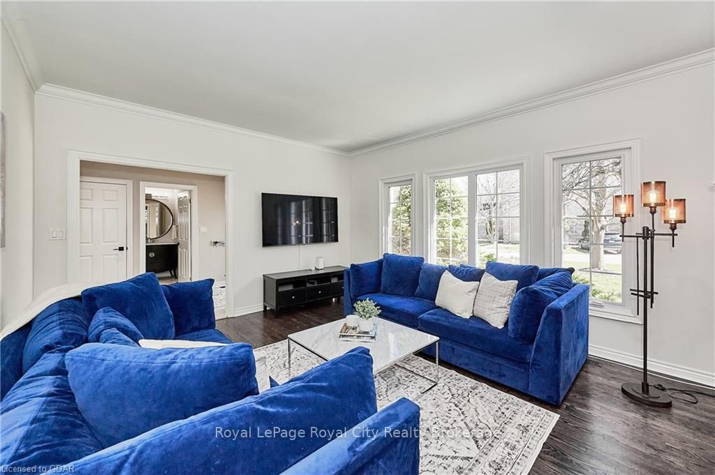 25 MANOR PARK Crescent #7