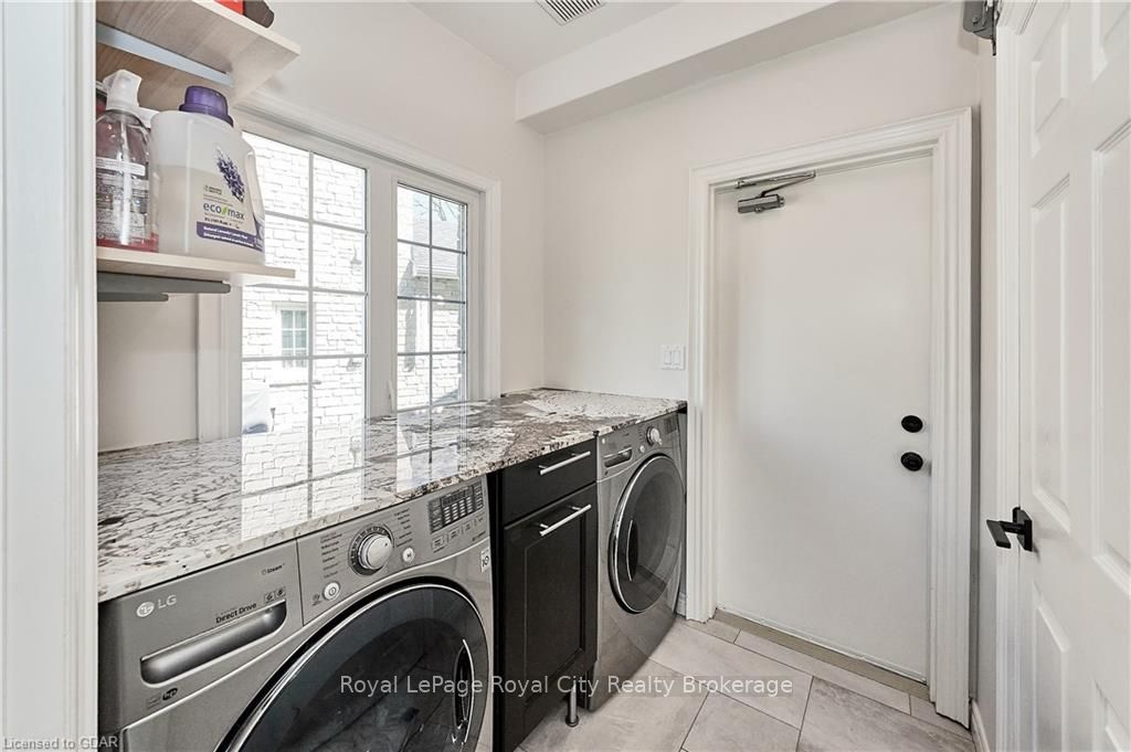 25 MANOR PARK Crescent #7