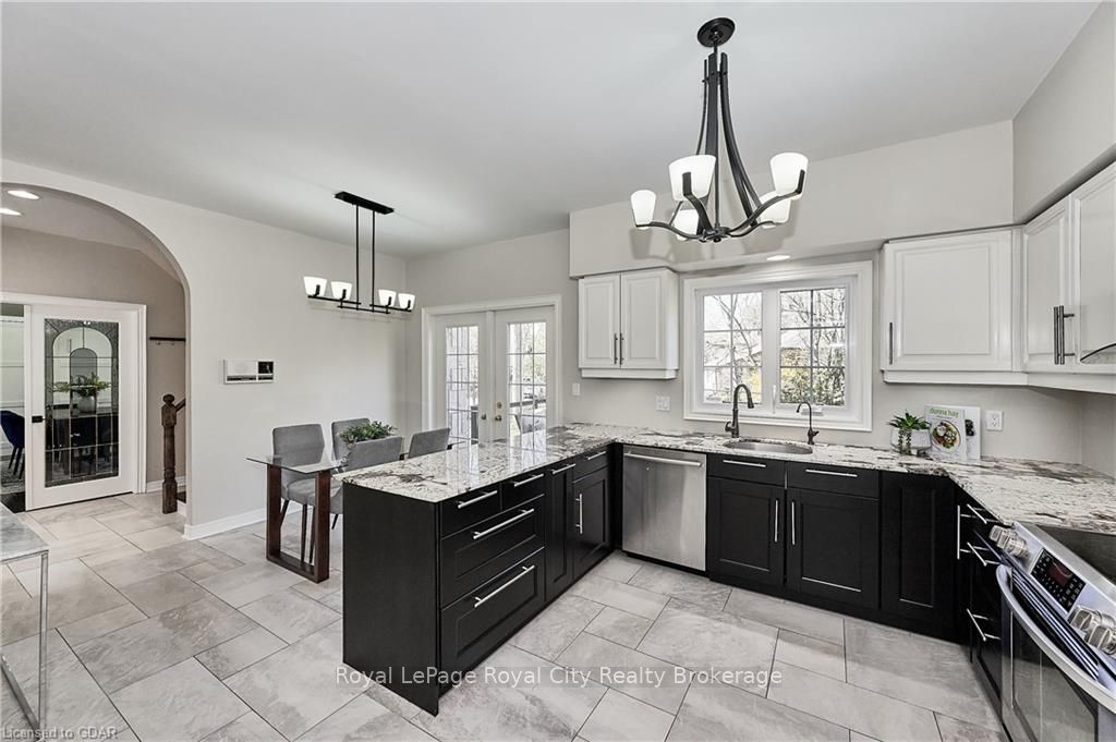 25 MANOR PARK Crescent #7