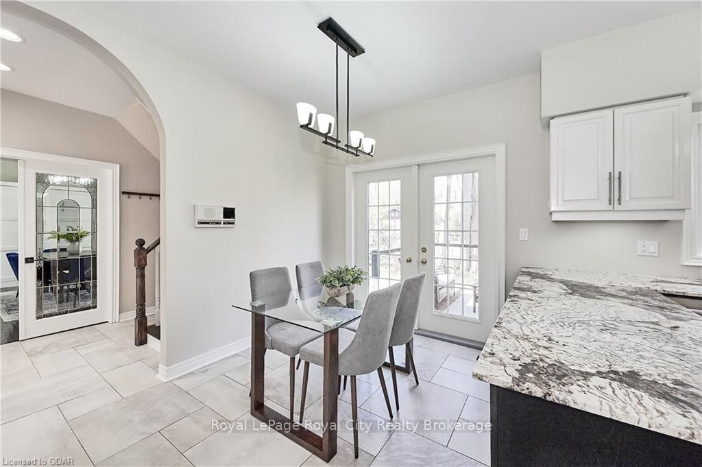 25 MANOR PARK Crescent #7