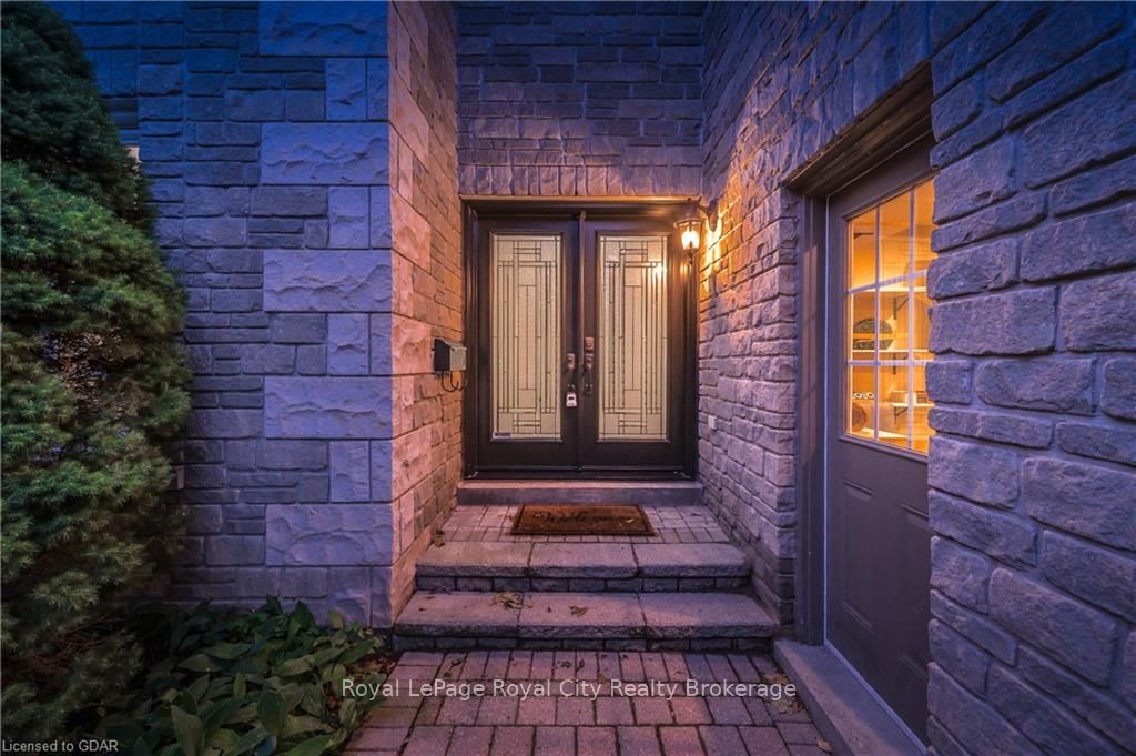 25 MANOR PARK Crescent #7
