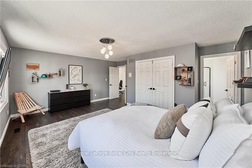25 MANOR PARK Crescent #7