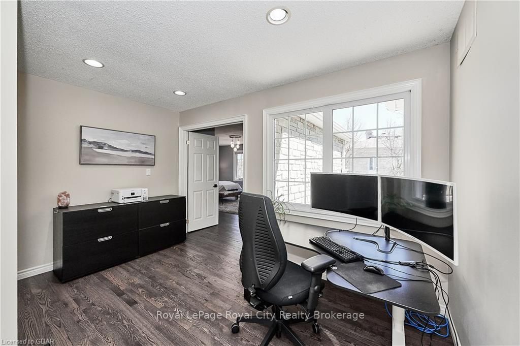 25 MANOR PARK Crescent #7