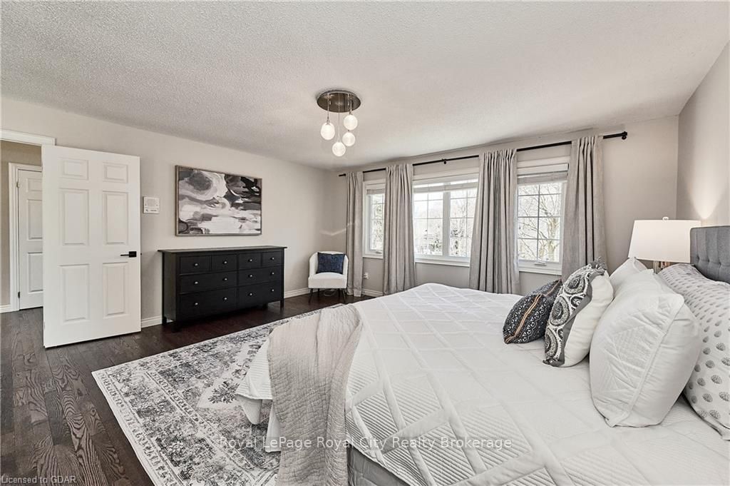 25 MANOR PARK Crescent #7
