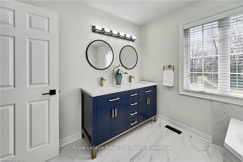 25 MANOR PARK Crescent #7