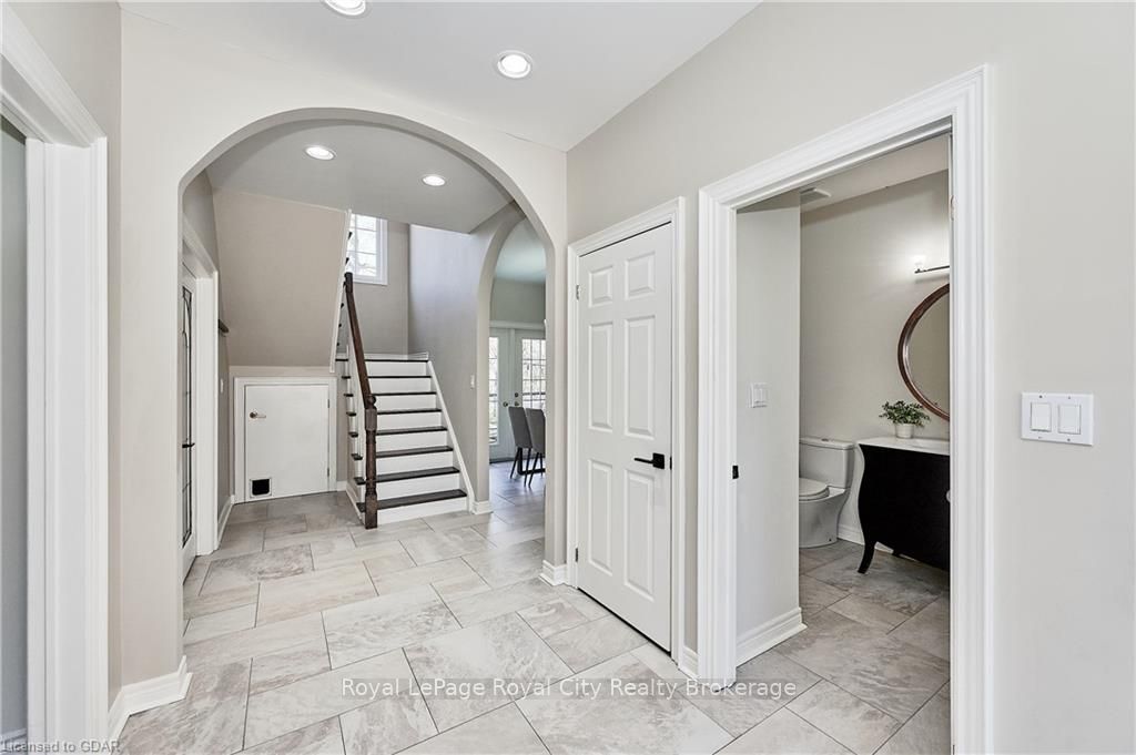 25 MANOR PARK Crescent #7